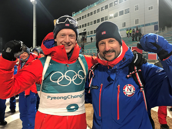 Johannes Thingnes Bø avsluttet en norsk jubeldag med OL-gull på skiskyting 20 km for menn. Foto: Odd Martin Røed, Det kongelige hoff